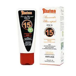Envase de 200 ml del bronceador ultra-rápido anti-age SPF15 de Rhatma con aceites botánicos y activador natural de melanina.